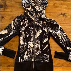 😎Lululemon😎 Scuba Zip Hoodie size 2/4